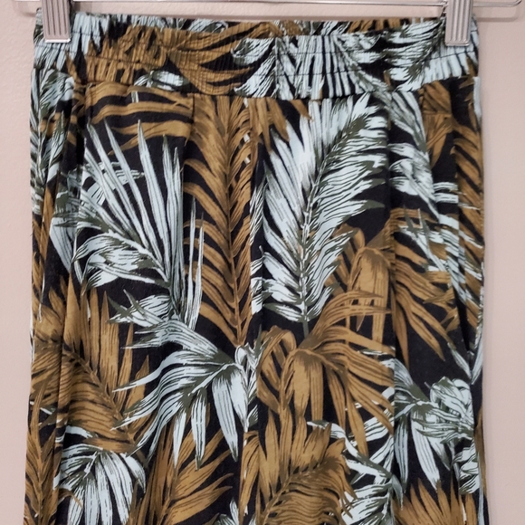 H&M Tropical/Leaf Patterned Pants - Size XS - Picture 3 of 5